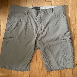 Denver Hayes Men’s Nylon Cargo Shorts size 38